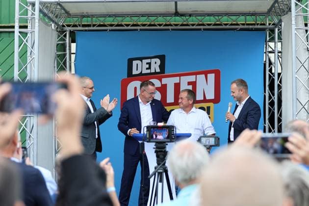 Over a bratwurst with Haseloff and Chrupalla, October 1, 2026, Doellstaedt, an AfD event at Kiesling Roofing, Enjoying a bratwurst with State Parliament Representative Daniel Haseloff (AfD) and AfD National Spokesperson Tino Chrupalla; pictured: Tino Chrupalla with Mark Kiesling, owner of Kiesling Roofing, and Daniel Hasel