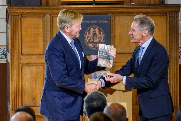 Leiden, The Netherlands, 2026-10-02 11:59:30 LEIDEN, 02-10-2026, Leiden University. King Willem Alexander receives the results of the independent research into the role of the House of Orange-Nassau in the colonial history of the Netherlands in the Academy Building of Leiden University. Principal investigator Prof. Dr. Gert Oostindie presents the King with the five books on which approximately sixty researchers have worked over the past few years, including the comprehensive popular book *Oranje en de KoloniÃ«n, 1600-2025. De kolonie geschiedenis van het Huis Oranje-Nassau*. PHOTO: NLBeeld Patrick van Emst Credit: NL Beeld Patrick van Emst  Copyright: xx x
