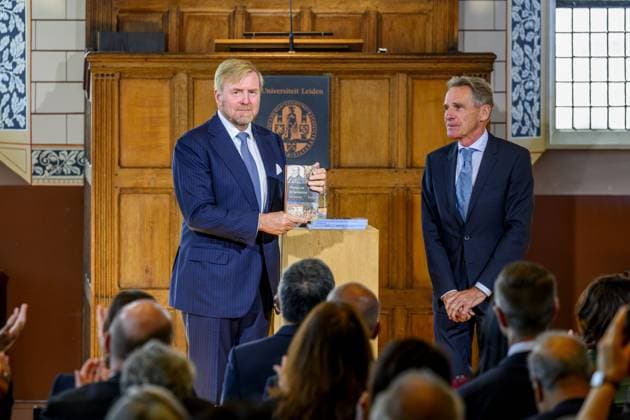 Leiden, The Netherlands, 2026-10-02 11:59:34 LEIDEN, 02-10-2026, Leiden University. King Willem Alexander receives the results of the independent research into the role of the House of Orange-Nassau in the colonial history of the Netherlands in the Academy Building of Leiden University. Principal investigator Prof. Dr. Gert Oostindie presents the King with the five books on which approximately sixty researchers have worked over the past few years, including the comprehensive popular book *Oranje en de KoloniÃ«n, 1600-2025. De kolonie geschiedenis van het Huis Oranje-Nassau*. PHOTO: NLBeeld Patrick van Emst Credit: NL Beeld Patrick van Emst  Copyright: xx x