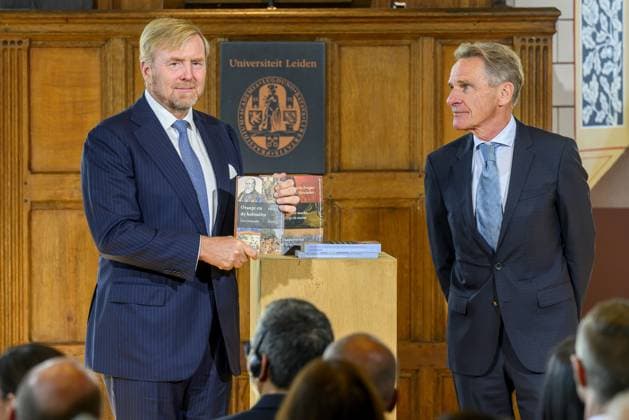 Leiden, The Netherlands, 2026-10-02 11:59:37 LEIDEN, 02-10-2026, Leiden University. King Willem Alexander receives the results of the independent research into the role of the House of Orange-Nassau in the colonial history of the Netherlands in the Academy Building of Leiden University. Principal investigator Prof. Dr. Gert Oostindie presents the King with the five books on which approximately sixty researchers have worked over the past few years, including the comprehensive popular book *Oranje en de KoloniÃ«n, 1600-2025. De kolonie geschiedenis van het Huis Oranje-Nassau*. PHOTO: NLBeeld Patrick van Emst Credit: NL Beeld Patrick van Emst  Copyright: xx x