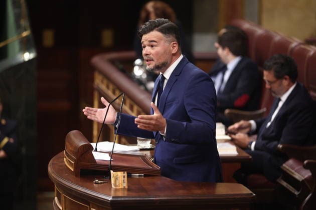 Congress Votes on Housing Decrees ERC spokesperson in Congress, Gabriel Rufián, speaks during a plenary session in the Congress of Deputies on October 2, 2026, in Madrid, Spain. Congress is voting today on whether to ratify or repeal the two Royal Decrees on housing issued by the government this week in the Official State Gazette (BOE). Specifically, these are Royal Decree-Law 26 2026, dated September 29, which adopts urgent measures to protect the social function of housing and expand the supply of affordable housing, and Royal Decree-Law 27 2026, dated September 29, adopting urgent measures to strengthen the stability of lease agreements for primary residences. OCTOBER 2, 2026 Madrid, Madrid, Spain Copyright: xEduardoxParrax 7814859