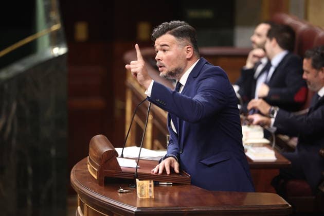 Congress Votes on Housing Decrees ERC spokesperson in Congress, Gabriel Rufián, speaks during a plenary session in the Congress of Deputies on October 2, 2026, in Madrid, Spain. Congress is voting today on whether to ratify or repeal the two Royal Decrees on housing issued by the government this week in the Official State Gazette (BOE). Specifically, these are Royal Decree-Law 26 2026, dated September 29, which adopts urgent measures to protect the social function of housing and expand the supply of affordable housing, and Royal Decree-Law 27 2026, dated September 29, adopting urgent measures to strengthen the stability of lease agreements for primary residences. OCTOBER 2, 2026 Madrid, Madrid, Spain Copyright: xEduardoxParrax 7814860