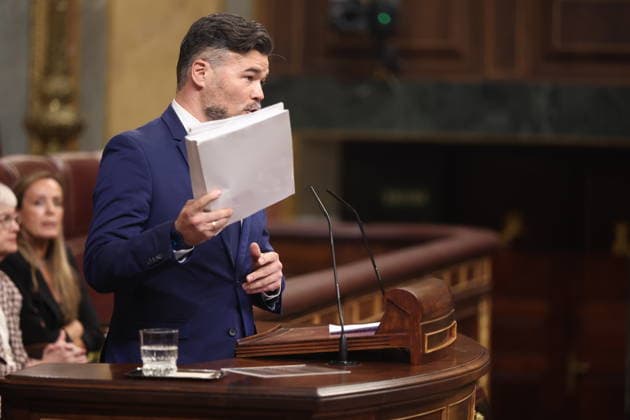 Congress Votes on Housing Decrees ERC spokesperson in Congress, Gabriel Rufián, speaks during a plenary session in the Congress of Deputies on October 2, 2026, in Madrid, Spain. Congress is voting today on whether to ratify or repeal the two Royal Decrees on housing issued by the government this week in the Official State Gazette (BOE). Specifically, these are Royal Decree-Law 26 2026, dated September 29, which adopts urgent measures to protect the social function of housing and expand the supply of affordable housing, and Royal Decree-Law 27 2026, dated September 29, adopting urgent measures to strengthen the stability of lease agreements for primary residences. OCTOBER 2, 2026 Madrid, Madrid, Spain Copyright: xEduardoxParrax 7814862