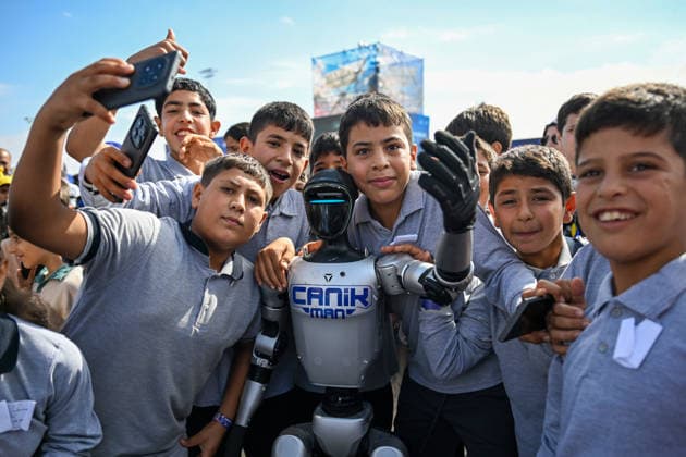 TEKNOFEST Southeast in Turkiye s Sanliurfa SANLIURFA, TURKIYE - OCTOBER 02: TEKNOFEST Southeast, world s largest aviation, space, and technology festival welcomes its visitors on the third day at the Sanliurfa GAP Airport for its 15th edition in Sanliurfa, Turkiye on October 02, 2026. Ozkan Bilgin Anadolu Sanliurfa Turkey. Editorial use only. Please get in touch for any other usage.  Copyright: x2026xAnadoluxOzkanxBilginx