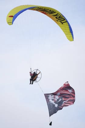 TEKNOFEST Southeast in Turkiye s Sanliurfa SANLIURFA, TURKIYE - OCTOBER 02: Gendarmerie paramotor troops perform demonstration flight at the TEKNOFEST Southeast, world s largest aviation, space, and technology festival continues at the Sanliurfa GAP Airport for its 15th edition in Sanliurfa, Turkiye on October 02, 2026. Bunyamin Celik Anadolu Sanliurfa Turkey. Editorial use only. Please get in touch for any other usage.  Copyright: x2026xAnadoluxBunyaminxCelikx