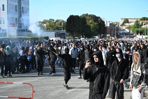 RECORD DATE NOT STATED HIGH SCHOOL STUDENT PROTEST PHOTOPQR SUD OUEST High school student protest in La Rochelle, October 2, 2026 PHOTO BY XAVIER LEOTY France Fires have broken out at several schools in France as students protest by blocking access to educational institutions nationwide over school funding and learning conditions France Copyright: xPHOTOPQR SUDxOUEST MAXPPPxXAVIERxLEOTYx 20261002SDO1092 20261002SDO1092