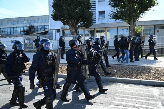 RECORD DATE NOT STATED HIGH SCHOOL STUDENT PROTEST PHOTOPQR SUD OUEST High school student protest in La Rochelle, October 2, 2026 PHOTO BY XAVIER LEOTY France Fires have broken out at several schools in France as students protest by blocking access to educational institutions nationwide over school funding and learning conditions France Copyright: xPHOTOPQR SUDxOUEST MAXPPPxXAVIERxLEOTYx 20261002SDO1106 20261002SDO1106