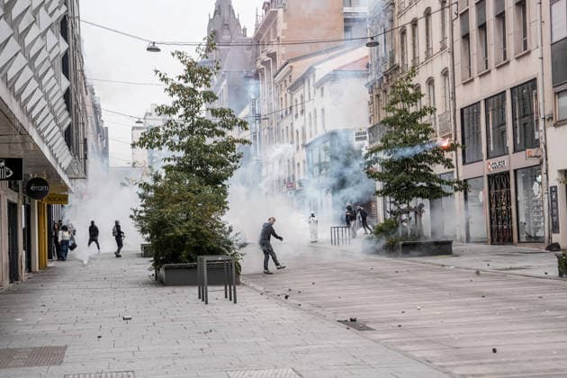 Students clash with police during high-school mobilization in Nancy NANCY, FRANCE - OCTOBER 2: Students gather around several schools and clash with police forces as a nationwide high-school mobilization continues over school conditions and demands for greater education resources in Nancy, France on October 2, 2026. Police deploy security units around several locations as demonstrations and blockades continue. Muhammed Said Tako Anadolu Nancy France. Editorial use only. Please get in touch for any other usage. Copyright: x2026xAnadoluxMuhammedxSaidxTakox