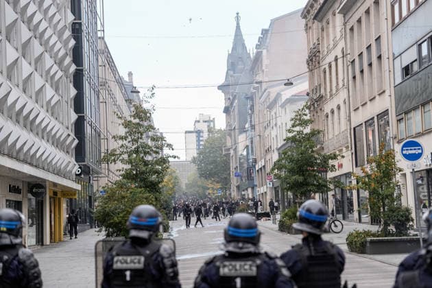 Students clash with police during high-school mobilization in Nancy NANCY, FRANCE - OCTOBER 2: Students gather around several schools and clash with police forces as a nationwide high-school mobilization continues over school conditions and demands for greater education resources in Nancy, France on October 2, 2026. Police deploy security units around several locations as demonstrations and blockades continue. Muhammed Said Tako Anadolu Nancy France. Editorial use only. Please get in touch for any other usage. Copyright: x2026xAnadoluxMuhammedxSaidxTakox