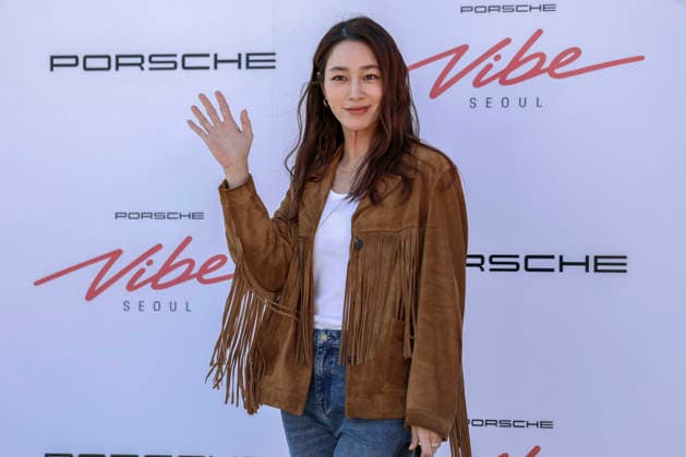 South Korean celebrities attend photo wall event in Seoul South Korean actor Lee Min-jung poses for photos during a photocall for the 2026 Porsche Vibe Seoul Preview at the Mapo Oil Tank Culture Park in Seoul, South Korea, on October 02, 2026. Seoul South Korea  Copyright: xMatrixxImagesx xJungxUi-Chelx