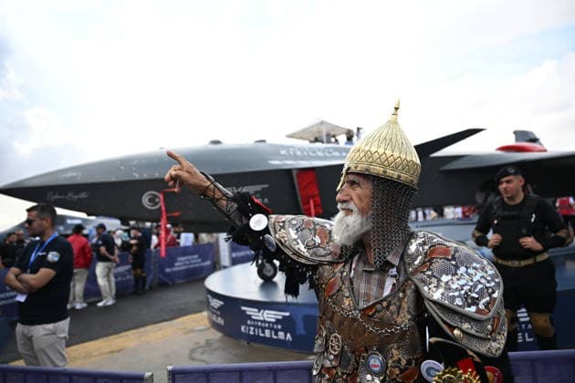 TEKNOFEST Southeast in Turkiye s Sanliurfa SANLIURFA, TURKIYE - OCTOBER 02: TEKNOFEST Southeast, world s largest aviation, space, and technology festival welcomes its visitors on the third day at the Sanliurfa GAP Airport for its 15th edition in Sanliurfa, Turkiye on October 02, 2026. Harun Ozalp Anadolu Sanliurfa Turkey. Editorial use only. Please get in touch for any other usage.  Copyright: x2026xAnadoluxHarunxOzalpx