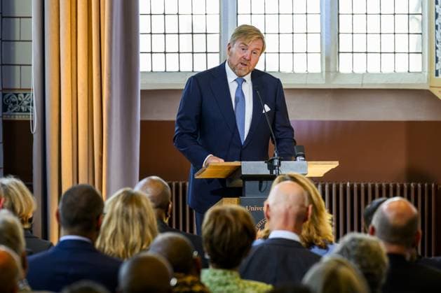 Leiden, The Netherlands, 2026-10-02 12:00:27 LEIDEN, 02-10-2026, Leiden University. King Willem Alexander receives the results of the independent research into the role of the House of Orange-Nassau in the colonial history of the Netherlands in the Academy Building of Leiden University. Principal investigator Prof. Dr. Gert Oostindie presents the King with the five books on which approximately sixty researchers have worked over the past few years, including the comprehensive popular book *Oranje en de KoloniÃ«n, 1600-2025. De kolonie geschiedenis van het Huis Oranje-Nassau*. PHOTO: NLBeeld Patrick van Emst Credit: NL Beeld Patrick van Emst  Copyright: xx x