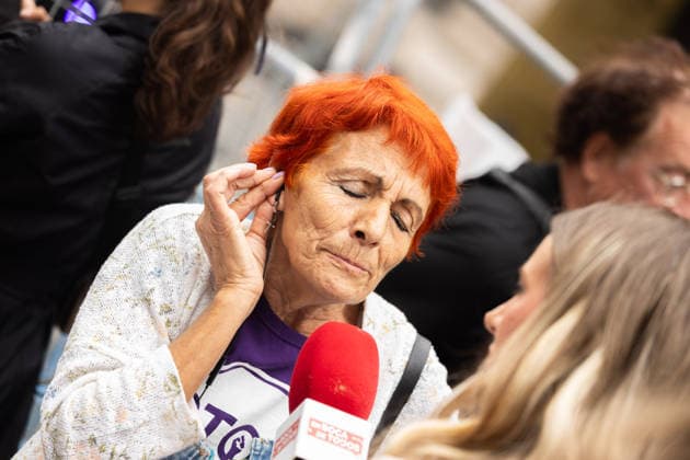 October 2, 2026, Madrid, Madrid, SPAIN: Thousands of people from Madrid gather in front of the Congress of Deputies while the decrees on the protection of the right to housing and against real estate speculation are debated. The right-wing parties (PP, VOX, JUNTS) promise to overthrow the initiatives that were negotiated with the Tenants Union that maintains a camp of 1,200 stores in Puerta del Sol. Madrid SPAIN  - ZUMAl221 20261002_zip_l221_016 Copyright: xIgnacioxLopezxIsasmendix