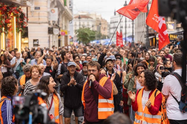 October 2, 2026, Madrid, Madrid, SPAIN: Thousands of people from Madrid gather in front of the Congress of Deputies while the decrees on the protection of the right to housing and against real estate speculation are debated. The right-wing parties (PP, VOX, JUNTS) promise to overthrow the initiatives that were negotiated with the Tenants Union that maintains a camp of 1,200 stores in Puerta del Sol. Madrid SPAIN - ZUMAl221 20261002_zip_l221_001 Copyright: xIgnacioxLopezxIsasmendix