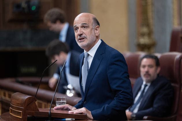 Congress Votes on Housing Decrees UPN Representative Alberto Catalán speaks during a plenary session in the Congress of Deputies on October 2, 2026, in Madrid, Spain. Congress is voting today on whether to ratify or repeal the two Royal Decrees on housing issued by the government this week in the Official State Gazette (BOE). Specifically, these are Royal Decree-Law 26 2026, dated September 29, which adopts urgent measures to protect the social function of housing and expand the supply of affordable housing, and Royal Decree-Law 27 2026, dated September 29, adopting urgent measures to strengthen the stability of lease agreements for primary residences OCTOBER 2, 2026 Jesús Hellí Madrid Madrid Spain Copyright: xJesusxHellinx 7814958