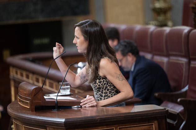 Congress Votes on Housing Decrees Podemos Secretary-General Ione Belarra speaks during a plenary session in the Congress of Deputies on October 2, 2026, in Madrid, Spain. Congress is voting today on whether to ratify or repeal the two Royal Decrees on housing issued by the government this week in the Official State Gazette (BOE). Specifically, these are Royal Decree-Law 26 2026, dated September 29, which adopts urgent measures to protect the social function of housing and expand the supply of affordable housing, and Royal Decree-Law 27 2026, dated September 29, adopting urgent measures to reinforce the stability of lease agreements for primary residences OCTOBER 2, 2026 Jesús Hellí Madrid Madrid Spain Copyright: xJesusxHellinx 7814964