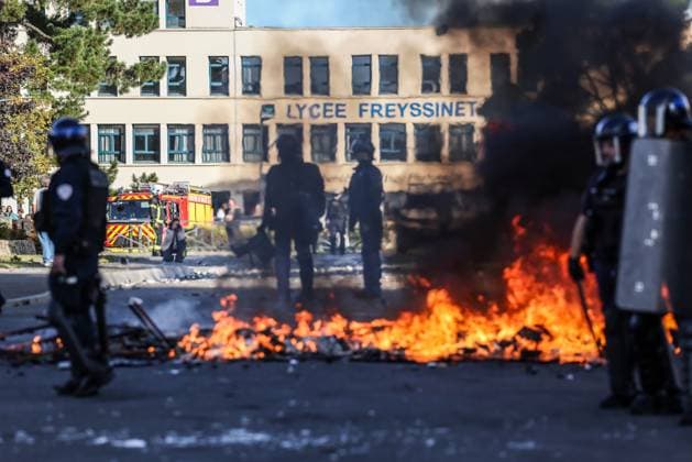 HIGH SCHOOL STUDENTS PROTEST PHOTOPQR LE TELEGRAMME Lionel Le Saux SAINT BRIEUC 10 02 2026 SAINT BRIEUC 22 Law enforcement officers near a fire in front of Freyssinet High School in Saint Brieuc following a protest by young people in front of the school. France: Fires have broken out at several schools in France as students protest by blocking access to educational institutions nationwide over school funding and learning conditions. SAINT BRIEUC, France  Copyright: xPHOTOPQR LExTELEGRAMME MAXPPPxLionelxLexSauxx 20261002TGB1301 20261002TGB1301