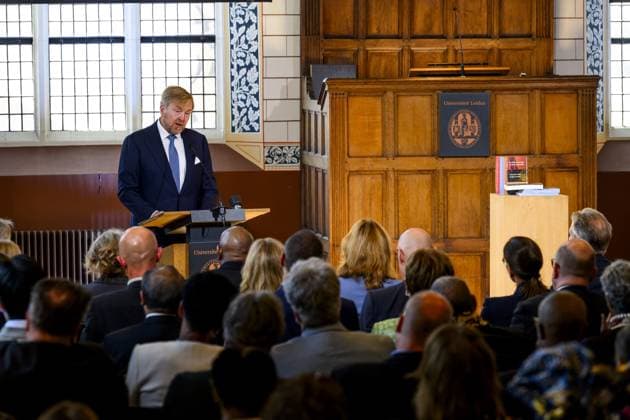 Leiden, The Netherlands, 2026-10-02 12:04:08 LEIDEN, 02-10-2026, Leiden University. King Willem Alexander receives the results of the independent research into the role of the House of Orange-Nassau in the colonial history of the Netherlands in the Academy Building of Leiden University. Principal investigator Prof. Dr. Gert Oostindie presents the King with the five books on which approximately sixty researchers have worked over the past few years, including the comprehensive popular book *Oranje en de KoloniÃ«n, 1600-2025. De kolonie geschiedenis van het Huis Oranje-Nassau*. PHOTO: NLBeeld Patrick van Emst Credit: NL Beeld Patrick van Emst  Copyright: xx x
