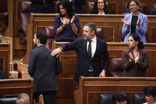 Congress Votes on Housing Decrees Vox Representative Carlos Hernández Quero during a plenary session in the Congress of Deputies on October 2, 2026, in Madrid, Spain. Congress is voting today on whether to ratify or repeal the two Royal Decrees on housing issued by the government this week in the Official State Gazette (BOE). Specifically, these are Royal Decree-Law 26 2026, dated September 29, which adopts urgent measures to protect the social function of housing and expand the supply of affordable housing, and Royal Decree-Law 27 2026, of September 29, adopting urgent measures to strengthen the stability of lease agreements for primary residences. OCTOBER 2, 2026 Madrid, Madrid, Spain  Copyright: xEduardoxParrax 7815112