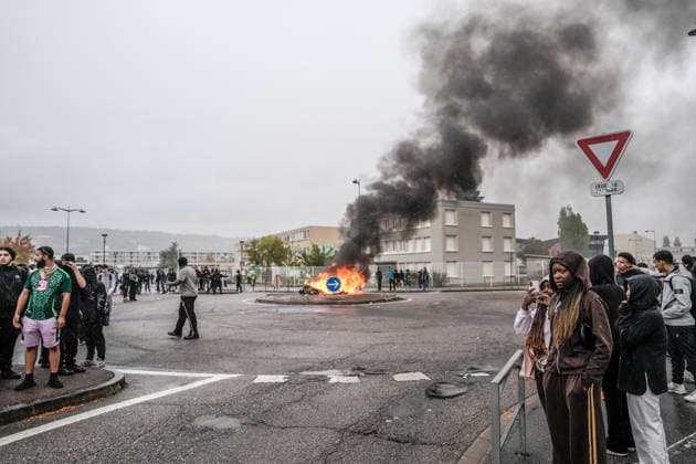 Students clash with police during high-school mobilization in Nancy NANCY, FRANCE - OCTOBER 2: Students gather around several schools and clash with police forces as a nationwide high-school mobilization continues over school conditions and demands for greater education resources in Nancy, France on October 2, 2026. Police deploy security units around several locations as demonstrations and blockades continue. Muhammed Said Tako Anadolu Nancy France. Editorial use only. Please get in touch for any other usage. Copyright: x2026xAnadoluxMuhammedxSaidxTakox