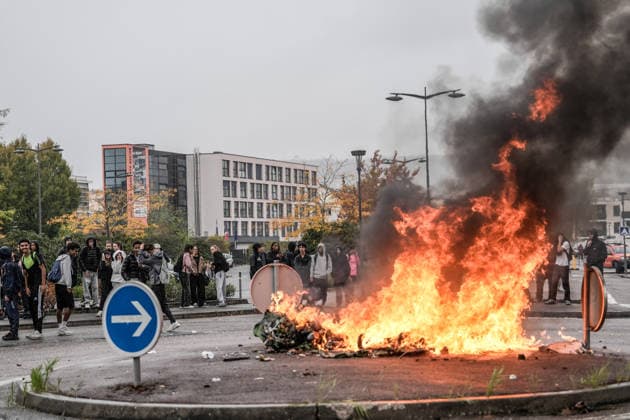 Students clash with police during high-school mobilization in Nancy NANCY, FRANCE - OCTOBER 2: Students gather around several schools and clash with police forces as a nationwide high-school mobilization continues over school conditions and demands for greater education resources in Nancy, France on October 2, 2026. Police deploy security units around several locations as demonstrations and blockades continue. Muhammed Said Tako Anadolu Nancy France. Editorial use only. Please get in touch for any other usage. Copyright: x2026xAnadoluxMuhammedxSaidxTakox