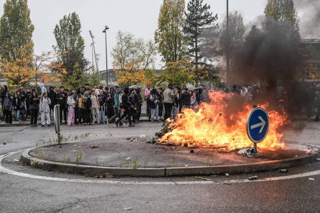 Students clash with police during high-school mobilization in Nancy NANCY, FRANCE - OCTOBER 2: Students gather around several schools and clash with police forces as a nationwide high-school mobilization continues over school conditions and demands for greater education resources in Nancy, France on October 2, 2026. Police deploy security units around several locations as demonstrations and blockades continue. Muhammed Said Tako Anadolu Nancy France. Editorial use only. Please get in touch for any other usage. Copyright: x2026xAnadoluxMuhammedxSaidxTakox