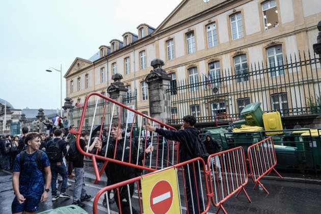 Students clash with police during high-school mobilization in Nancy NANCY, FRANCE - OCTOBER 2: Students gather around several schools and clash with police forces as a nationwide high-school mobilization continues over school conditions and demands for greater education resources in Nancy, France on October 2, 2026. Police deploy security units around several locations as demonstrations and blockades continue. Muhammed Said Tako Anadolu Nancy France. Editorial use only. Please get in touch for any other usage. Copyright: x2026xAnadoluxMuhammedxSaidxTakox