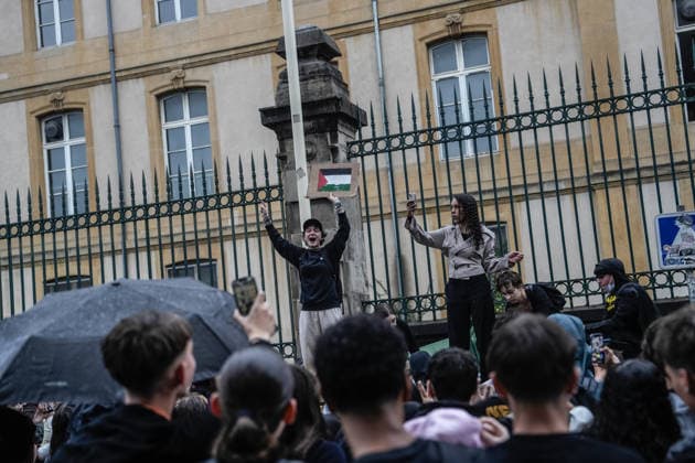 Students clash with police during high-school mobilization in Nancy NANCY, FRANCE - OCTOBER 2: Students gather around several schools and clash with police forces as a nationwide high-school mobilization continues over school conditions and demands for greater education resources in Nancy, France on October 2, 2026. Police deploy security units around several locations as demonstrations and blockades continue. Muhammed Said Tako Anadolu Nancy France. Editorial use only. Please get in touch for any other usage. Copyright: x2026xAnadoluxMuhammedxSaidxTakox