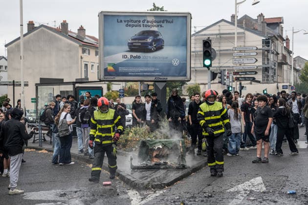 Students clash with police during high-school mobilization in Nancy NANCY, FRANCE - OCTOBER 2: Students gather around several schools and clash with police forces as a nationwide high-school mobilization continues over school conditions and demands for greater education resources in Nancy, France on October 2, 2026. Police deploy security units around several locations as demonstrations and blockades continue. Muhammed Said Tako Anadolu Nancy France. Editorial use only. Please get in touch for any other usage.  Copyright: x2026xAnadoluxMuhammedxSaidxTakox
