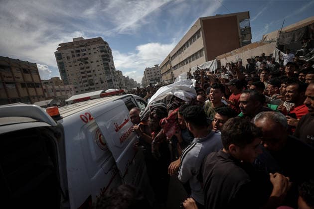 Israeli drone strike targets crowd near Ansar complex in Gaza City GAZA CITY, GAZA, PALESTINE - OCTOBER 02: Emergency responders and bystanders at the scene of an Israeli unmanned aerial vehicle (UAV) strike Palestinian group gathering near the Ansar roundabout in western Gaza City, Gaza, Palestine, on October 02, 2026. The fatal strike marks the latest in a series of reported ceasefire violations and targeted aerial bombardments across the coastal enclave. Ali Jadallah Anadolu Gaza City Gaza. Editorial use only. Please get in touch for any other usage.  Copyright: x2026xAnadoluxAlixJadallahx
