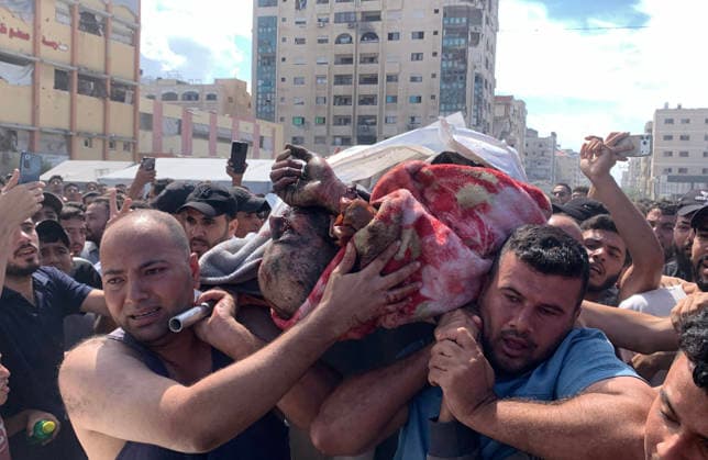 Palestinians carry the body of a man after he was targeted by Israeli military aircraft in western Gaza City, on October 2, 2026. Photo by Ahmed Al-Shawah apaimages Gaza Gaza Strip Palestinian Territory 021026_Gaza_ASH_00(5) Copyright: xapaimagesxAhmedxAl-Shawah xapaimagesx