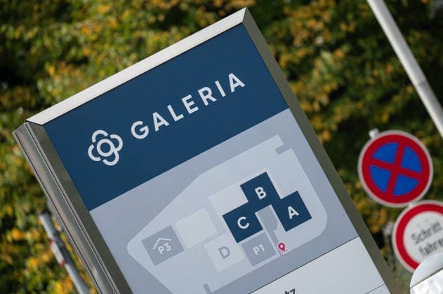 The GALERIA department store chain has filed for bankruptcy for the fourth time; feature, background image, stock photo, construction site barriers, warning lights, at the former Galeria corporate headquarters in Essen, October 2, 2026