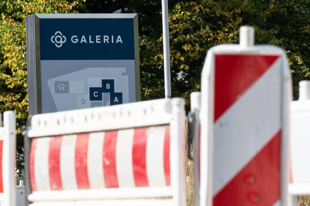 The GALERIA department store chain has filed for bankruptcy for the fourth time; feature, background image, stock photo, construction site barriers, signal lights, at the former Galeria corporate headquarters in Essen, October 2, 2026