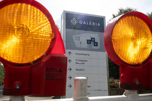 The GALERIA department store chain has filed for bankruptcy for the fourth time; feature, background image, stock photo, construction site barriers, warning lights, at the former Galeria corporate headquarters in Essen, October 2, 2026