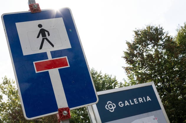 The GALERIA department store chain has filed for bankruptcy for the fourth time; feature, background image, stock photo, construction site barriers, warning lights, at the former Galeria corporate headquarters in Essen, October 2, 2026