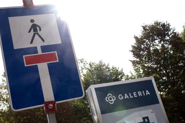 The GALERIA department store chain has filed for bankruptcy for the fourth time; feature, background image, stock photo, construction site barriers, warning lights, at the former Galeria corporate headquarters in Essen, October 2, 2026