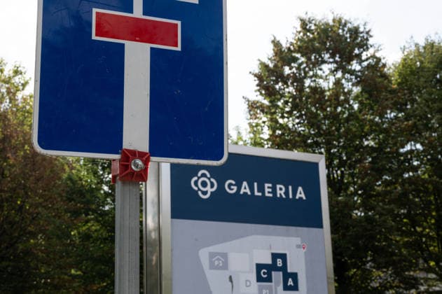 The GALERIA department store chain has filed for bankruptcy for the fourth time; feature, background image, stock photo, construction site barriers, warning lights, at the former Galeria corporate headquarters in Essen, October 2, 2026