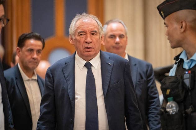 Francois Bayrou Trial Break - Paris AJ French politician Francois Bayrou leaves the courtroom in a break during a hearing of the appeal trial over the alleged misuse of European Parliament funds to pay fictitious parliamentary assistants for the centrist party MoDem, at the Paris courthouse in Paris on October 2, 2026. Former Prime minister F. Bayrou and ten former MoDem executives must answer, starting September 9, 2026, before the Paris appeal court for misappropriation of funds in the case of the MEP assistants, a ten-year-old case in which the former Prime Minister had been acquitted at first instance. Photo by Alexis Jumeau ABACAPRESS.COM Paris France  Copyright: xJumeauxAlexis ABACAx