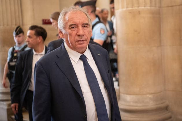 Francois Bayrou Trial Break - Paris AJ French politician Francois Bayrou leaves the courtroom in a break during a hearing of the appeal trial over the alleged misuse of European Parliament funds to pay fictitious parliamentary assistants for the centrist party MoDem, at the Paris courthouse in Paris on October 2, 2026. Former Prime minister F. Bayrou and ten former MoDem executives must answer, starting September 9, 2026, before the Paris appeal court for misappropriation of funds in the case of the MEP assistants, a ten-year-old case in which the former Prime Minister had been acquitted at first instance. Photo by Alexis Jumeau ABACAPRESS.COM Paris France  Copyright: xJumeauxAlexis ABACAx