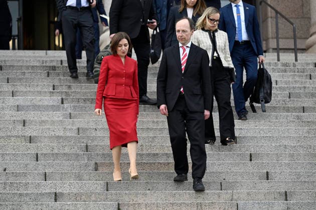LKS 20261002 Moldovan President Maia Sandu and Speaker of the Finnish Parliament Jussi Halla-aho leaving the Finnish Parliament House in Helsinki, Finland, on October 2, 2026. President Sandu pays a working visit to Finland. - EMMI KORHONEN Helsinki Finland Copyright: xEmmixKorhonenx dgPRO_TQt3Q
