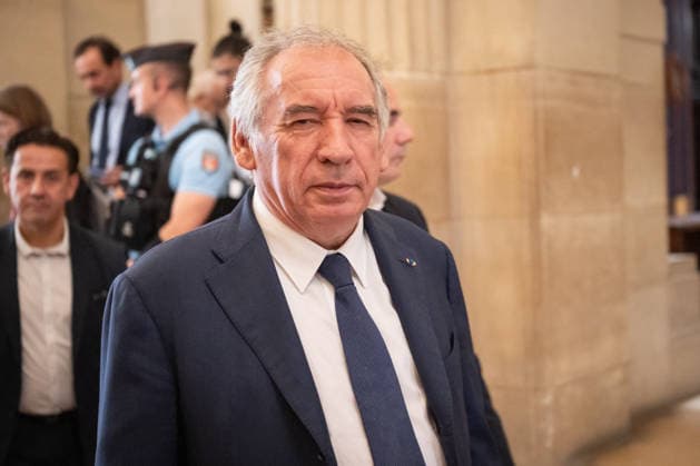 Francois Bayrou Trial Break - Paris AJ French politician Francois Bayrou leaves the courtroom in a break during a hearing of the appeal trial over the alleged misuse of European Parliament funds to pay fictitious parliamentary assistants for the centrist party MoDem, at the Paris courthouse in Paris on October 2, 2026. Former Prime minister F. Bayrou and ten former MoDem executives must answer, starting September 9, 2026, before the Paris appeal court for misappropriation of funds in the case of the MEP assistants, a ten-year-old case in which the former Prime Minister had been acquitted at first instance. Photo by Alexis Jumeau ABACAPRESS.COM Paris France  Copyright: xJumeauxAlexis ABACAx