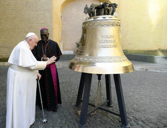 ITALY - PRIVATE AUDIENCE - VATICAN-2023 03 23 Italy, Rome, Vatican, 2023 03 23 Pope Francis, accompanied by Bishop Alick Banda, blessed the bell Voice of the Unborn before the weekly general audience at the Vatican . EDITORIAL USE ONLY - NO BOOKS Copyright: xVATICANxMEDIA xCatholicxPressxPhotox
