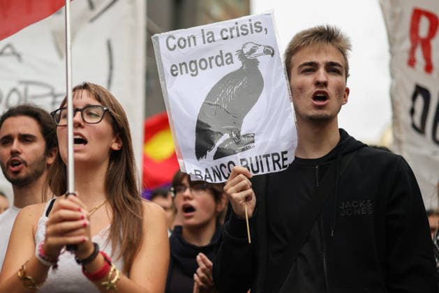 Protests Outside Congress Ahead of the Vote on Housing Decrees Dozens of people are protesting outside the Congress of Deputies on October 2, 2026, in Madrid, Spain. The Madrid Tenants’ Union has called for a protest outside the Congress of Deputies to demand a vote in favor of the two housing decrees proposed by the government this week. OCTOBER 2, 2026 Alejandro Martínez Vé Madrid, Madrid, Spain Copyright: xAlejandroxMartinezxVÃ lezx 7815359
