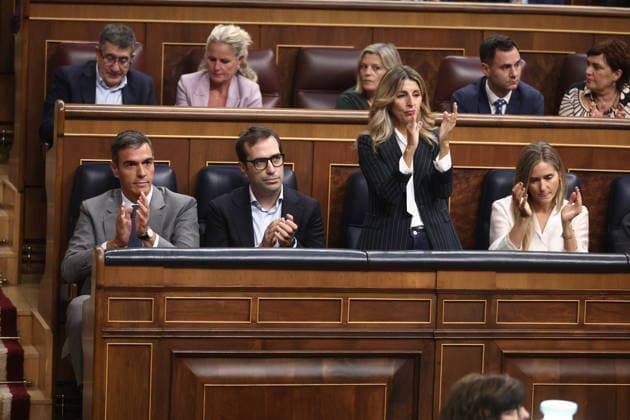 Congress Votes on Housing Decrees I D Prime Minister Pedro Sánchez, Vice President and Minister of Economy Carlos Cuerpo, and Second Vice President and Minister of Labor Yolanda Díaz during a plenary session in the Congress of Deputies on October 2, 2026, in Madrid, Spain. Congress is voting today on whether to ratify or repeal the two Royal Decrees on housing issued by the government this week in the Official State Gazette (BOE). Specifically, these are Royal Decree-Law 26 2026, dated September 29, which adopts urgent measures to protect the social function of housing and expand the supply of affordable housing, and Royal Decree-Law 27 2026, of September 29, adopting urgent measures to strengthen the stability of lease agreements for prim Copyright: xEduardoxParrax 7815371