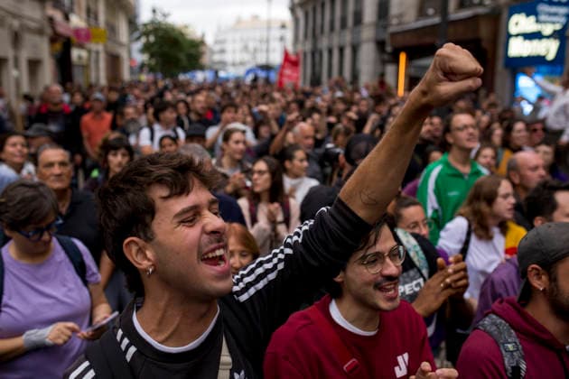October 2, 2026, Madrid, Madrid, Spain: Protesters holding banners and keys have gathered outside the Congress of Deputies in Madrid, demanding the approval of measures to address the housing and rental crisis in Spain. The demonstration was organized by protesters who are camping out in Puerta del Sol in central Madrid. Madrid Spain - ZUMAs296 20261002_znp_s296_003 Copyright: xLuisxSotox