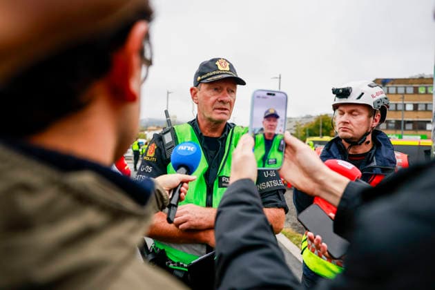 Explosion in Okern, Oslo Oslo 20261002 Incident Commander Tore Barstad addresses the press after police evacuated an area and established a security perimeter around the building following a possible explosion in Okern, Oslo Photo: Jonas Been Henriksen, NTB, Oslo, Norway f A37BCpIE EDITORIAL USE ONLY Ref BNCf A37BCpIE jpg  Copyright: xJonasxBeenxHenriksenx xNTBx