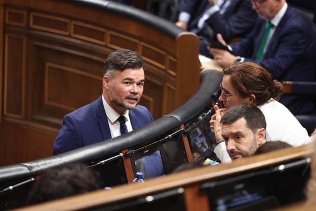 Congress Votes on Housing Decrees ERC spokesperson in Congress, Gabriel Rufián, and Health Minister Mónica García during a plenary session in the Congress of Deputies on October 2, 2026, in Madrid, Spain. Congress is voting today on whether to ratify or repeal the two Royal Decrees on housing issued by the government this week in the Official State Gazette (BOE). Specifically, these are Royal Decree-Law 26 of 2026, dated September 29, which adopts urgent measures to protect the social function of housing and expand the supply of affordable housing, and Royal Decree-Law 27 2026, dated September 29, adopting urgent measures to strengthen the stability of lease agreements for primary residences. OCTOBER 2, 2026 Madrid, Madrid, Spain Copyright: xEduardoxParrax 7815386