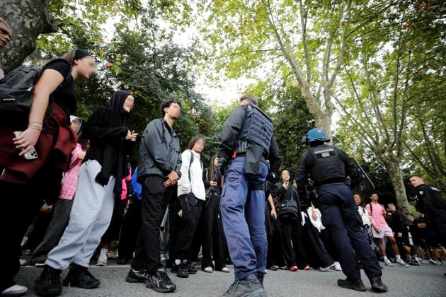 Blockade at Goscinny High School in Drap 06 PHOTOPQR NICE MATIN Dylan Meiffret Drap October 2, 2026 Blockade at Goscinny High School in Drap, France Fires have broken out at several schools in France, as students protest by blockading educational institutions nationwide over school funding and learning conditions Drap, France  Copyright: xPHOTOPQR NICExMATIN MAXPPPxDylanxMeiffretx 20261002NIM1400 20261002NIM1400