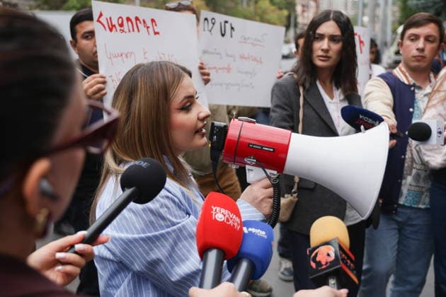 ARMENIA, YEREVAN - OCTOBER 2, 2026: People protest near the building of the Armenian National Security Service. On October 1, an Azerbaijanian soldier shot at and wounded a woman in a leg in Syunik Province. Alexander Patrin TASS  98668586