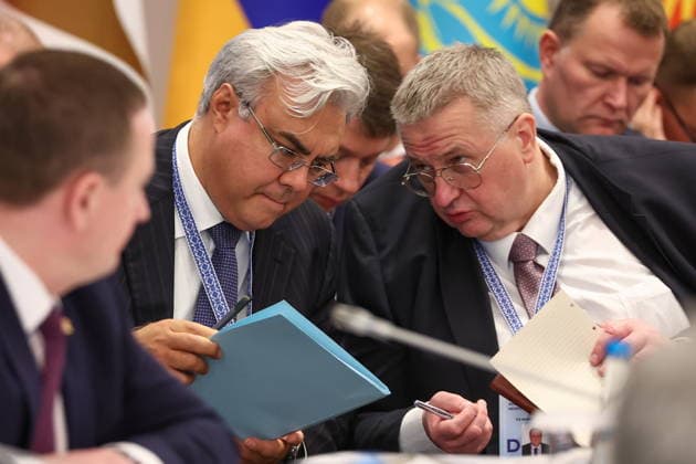 BELARUS, MINSK - OCTOBER 2, 2026: Elmur Tagirov, Deputy Chief of the Government Staff, and Alexei Overchuk (L-R middle), Russia s Deputy Prime Minister, attend an expanded meeting of the Eurasian Intergovernmental Council. Dmitry Astakhov POOL TASS 98669877